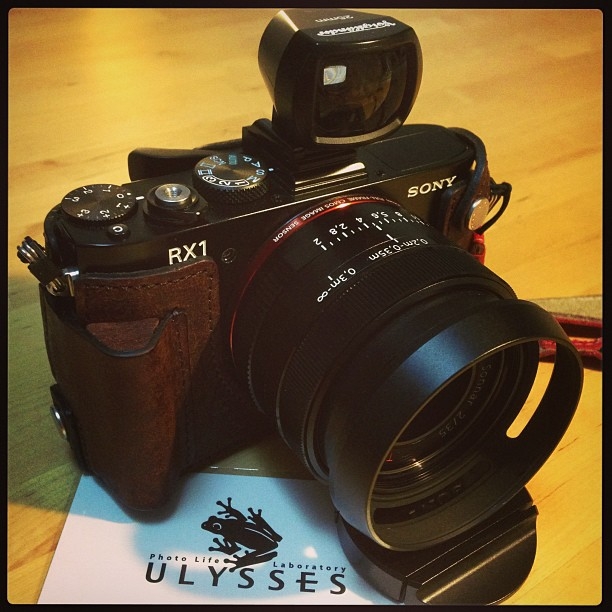 価格.com - 『ULYSSESのボディスーツとフォクトレンダーの25mm 