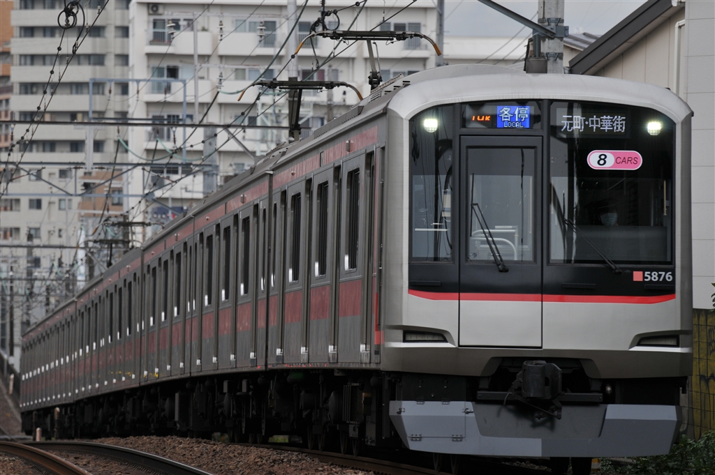 価格.com - 『東横線の電車。背景もいい感じにボヤけてくれていると