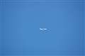 上空通過の機体を撮影。肉眼で10o程度の高度