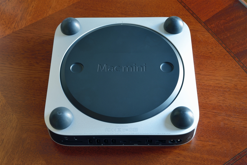 価格.com - 『放熱対策として底面に直径30mmの半球ゴムを貼っています