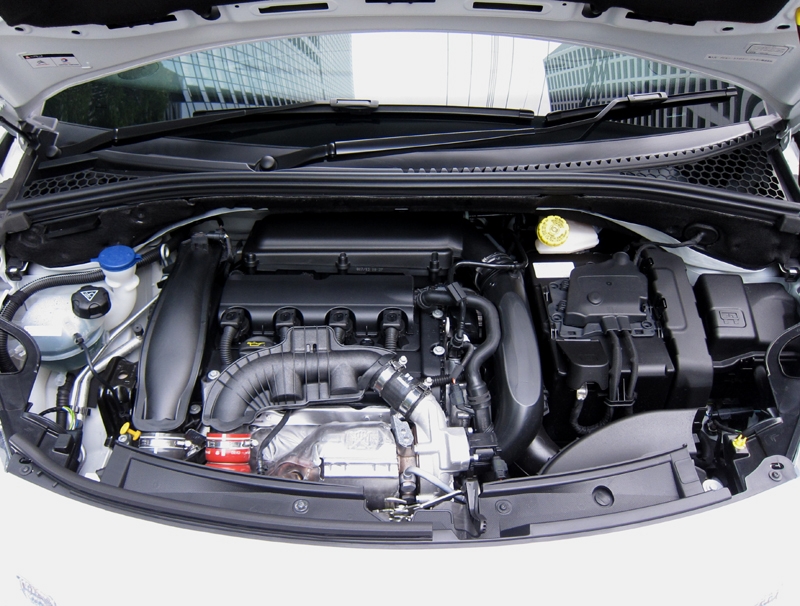 価格.com - 『1.6Lターボエンジンはハッチバックと共通』シトロエン DS3 カブリオ 2013年モデル 森口将之さんのレビュー・評価