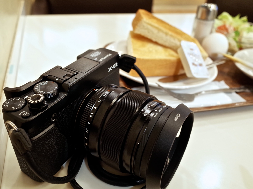 価格.com - 『サムレスト、ライカ風レンズフード、レリーズボタン装着