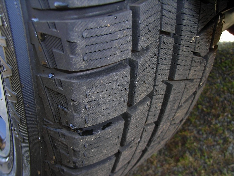 価格.com - 『ブロック端やサイプの角が生み出すエッジ効果が氷を噛む