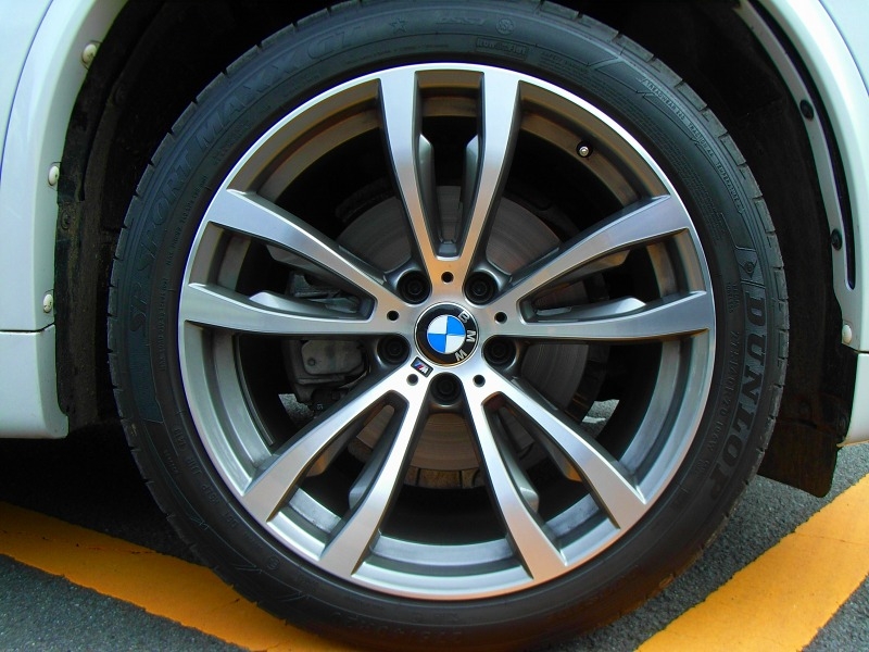 価格.com - 『フロント275/40 R20、リア315/35 R20』BMW X5 2013年 