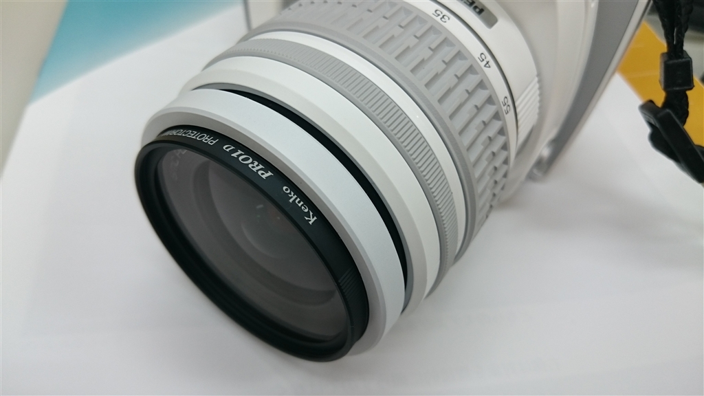 価格.com - 『レンズフロントリング、本体色より若干青白い