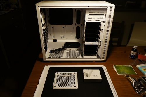 価格.com - 『本体内部と防音材』Fractal Design Define R5 FD-CA-DEF