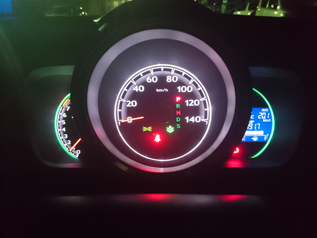 価格 Com 標準車のメーター 緑のリングが良いアクセントになってます ホンダ N One 12年モデル ところリョージさんのレビュー 評価投稿画像 写真 見た目は 可愛い 走りは じゃじゃ馬 その名はn One