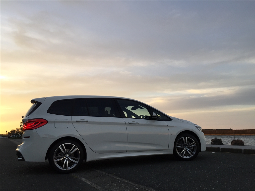 価格 Com 新車購入時恒例の納車後 撮影した写真です Bmw 2シリーズ グランツアラー 15年モデル Bmw Z3さんのレビュー 評価投稿画像 写真 期待通りでした