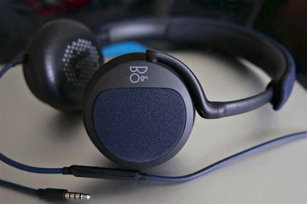 価格 Com 色はもっと濃い紺色 Bang Olufsen B O Play Beoplay H2 ブルー やまざきさくらさんのレビュー 評価 投稿画像 写真 外出するときに着ていけるヘッドホン 音も極上 247369