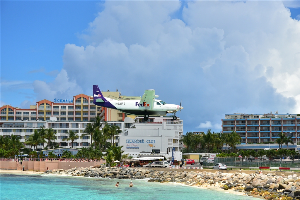 価格 Com セントマーチン島 世界一危険と言われるマホビーチ ニコン D750 24 85 Vr レンズキット Certinaさんのレビュー 評価投稿画像 写真 D810から画素数とシャッター速度を抜いたバランス一眼レフカメラ 2544