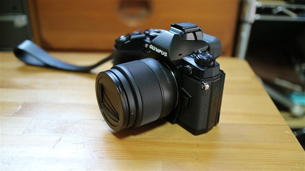 価格.com - 『フードの役目も持つキャップ』パナソニック LUMIX G 25mm 