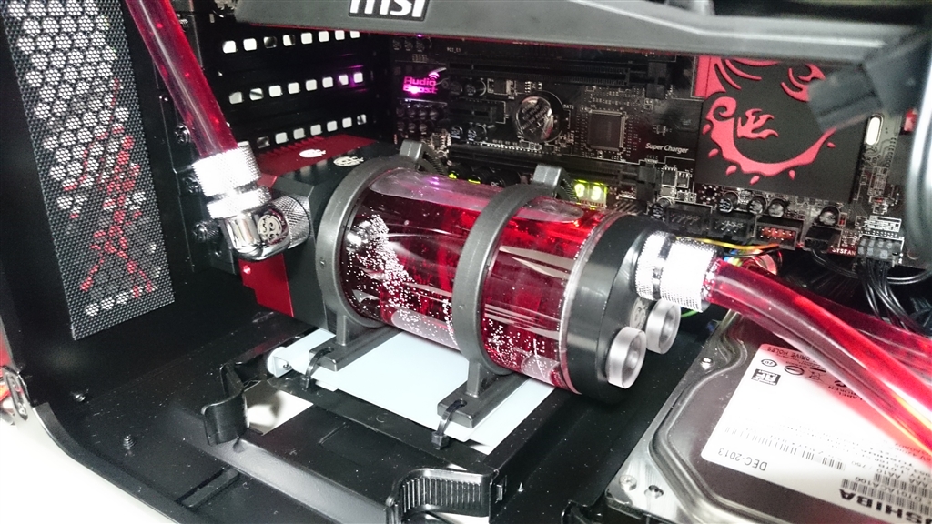 価格.com - 『リザーバーはHDDスロットを流用』Corsair Carbide Air