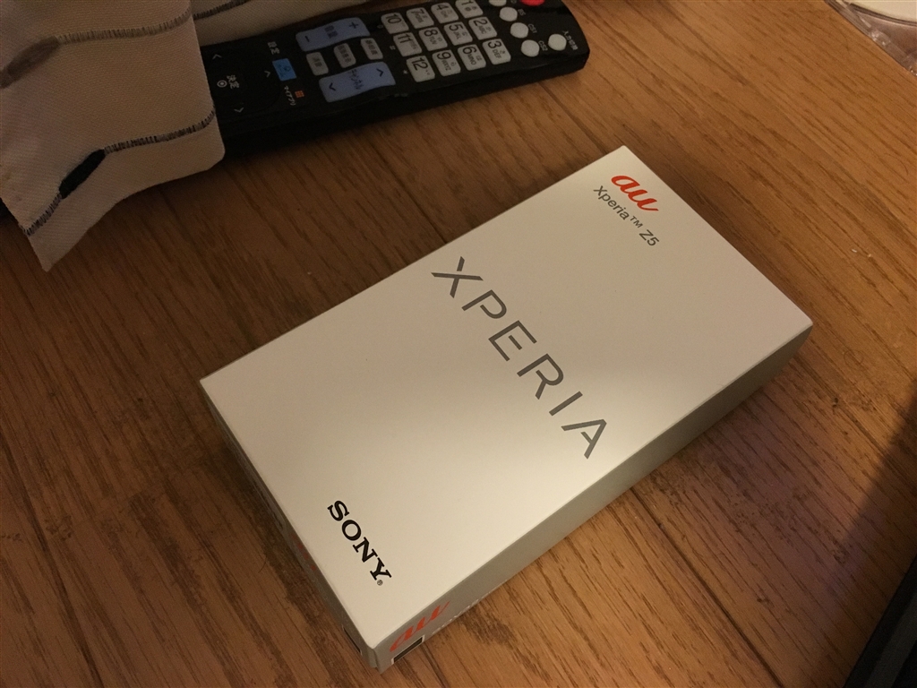 価格 Com 化粧箱 以前のxperiaシリーズよりさらに小型化されている ソニーモバイルコミュニケーションズ Xperia Z5 Sov32 Au グリーン 彼方の雫さんのレビュー 評価投稿画像 写真 Z4のパフォーマンス低下のイメージを覆した機種