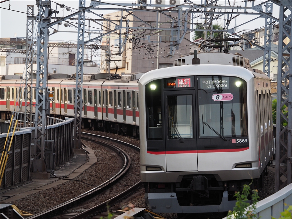 価格.com - 『鉄道OK！』オリンパス M.ZUIKO DIGITAL ED 75-300mm F4