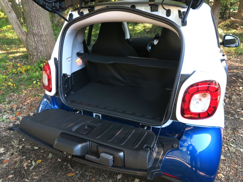 価格.com - 『初代以来の上下2分割リアゲートを継承』スマート