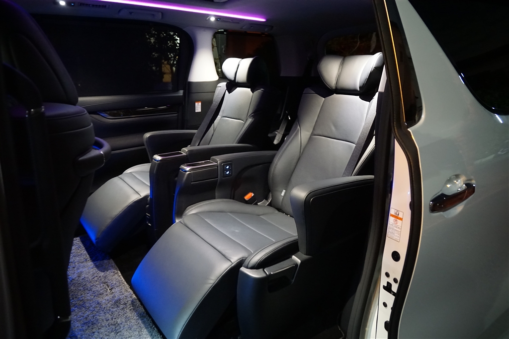 価格 Com 夜のラウンジモードが綺麗で高評価 トヨタ ヴェルファイア 15年モデル カレーは中辛 さんのレビュー 評価投稿画像 写真 4カ月待ちましたが本革にしてよかった