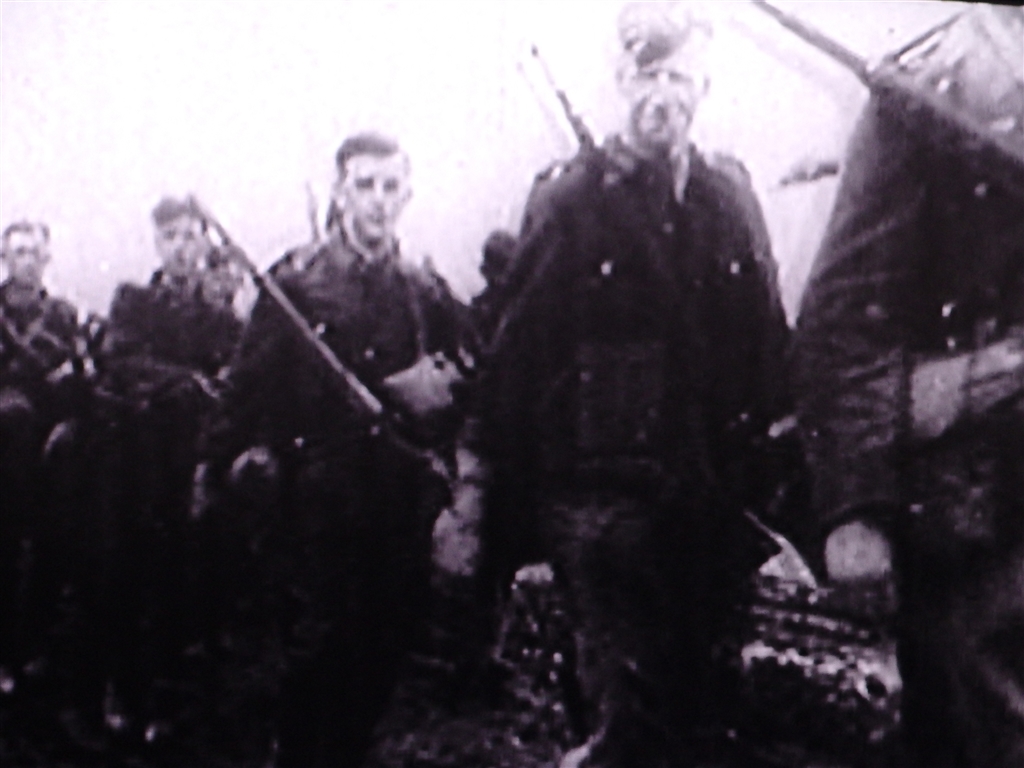 価格 Com ドキュメンタリー ブリッツクリーグ ナチスドイツ 電撃戦の全貌 ソ連への攻撃 Ade 0847 Dvd 猫の名前はシロちゃんさんのレビュー 評価投稿画像 写真 電撃戦もバルバロッサ作戦失敗で新たな展開に