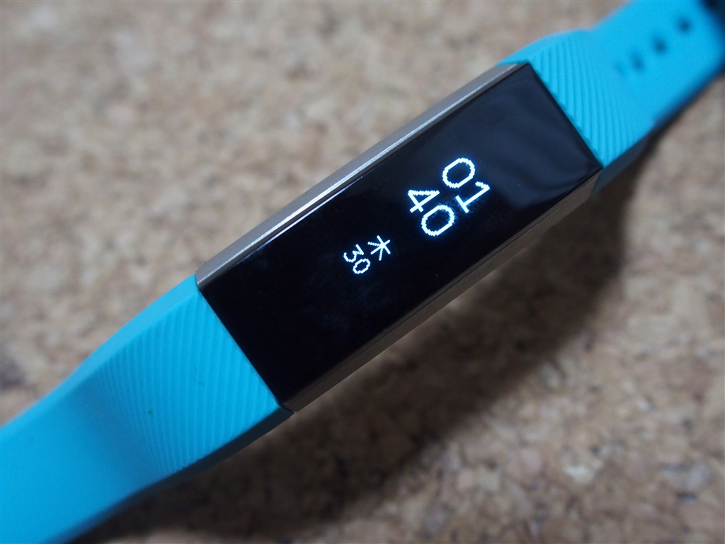 価格 Com 時計はこんな感じで表示されます Fitbit Alta Lサイズ Fb406tel Jpn ティール 岡安学さんのレビュー 評価投稿画像 写真 ディスプレイ付きで見やすく使いやすい 301660