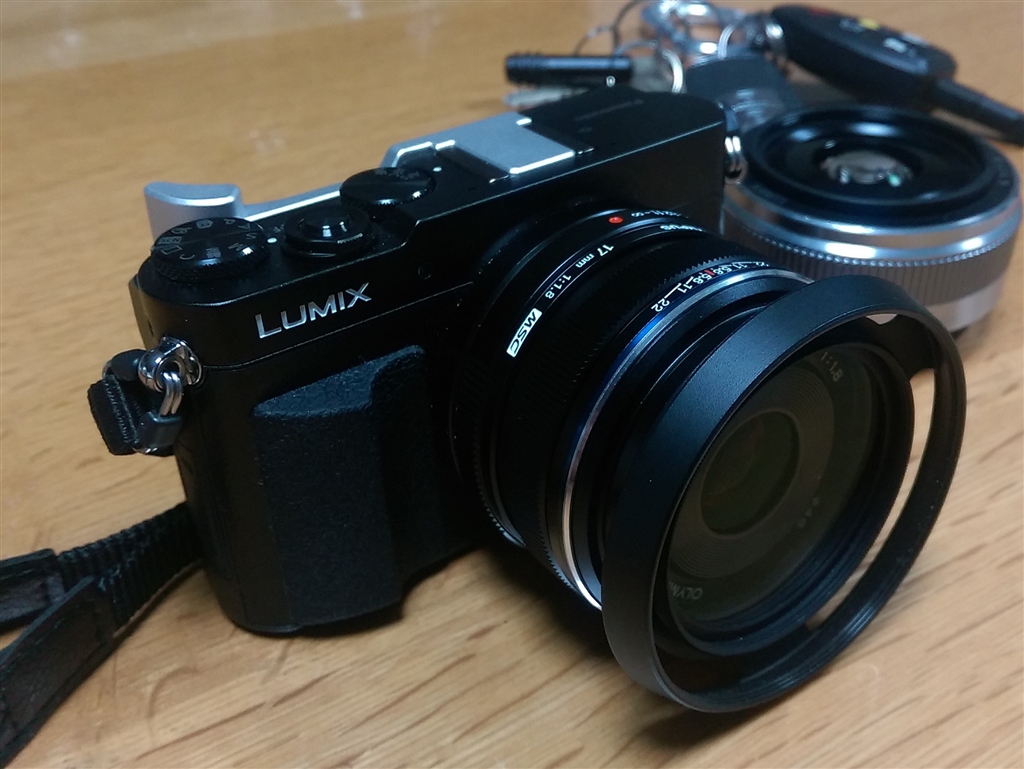 オリンパス m.zuiko 17mm f1.8 ブラック フード付 - レンズ(単焦点)