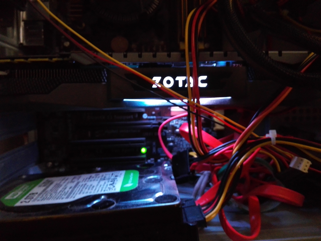 ZOTAC GeForce GTX 1070 AMP Edition， ZT-P10700C-10P， 8GB GDDR5