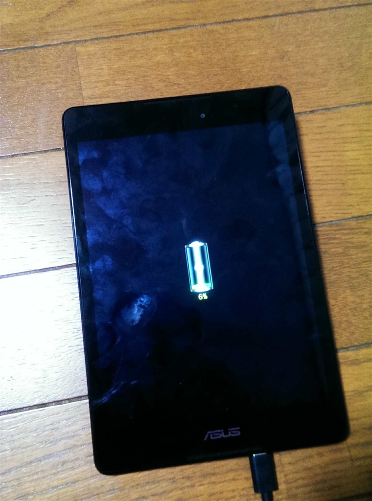 価格.com - 『画像1 充電中に電源ボタンを押した状態。』ASUS ZenPad 3 