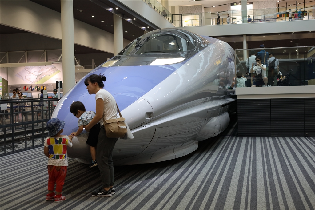 価格 Com 写真３ 京都鉄道博物館にて 今や500系新幹線は子供の