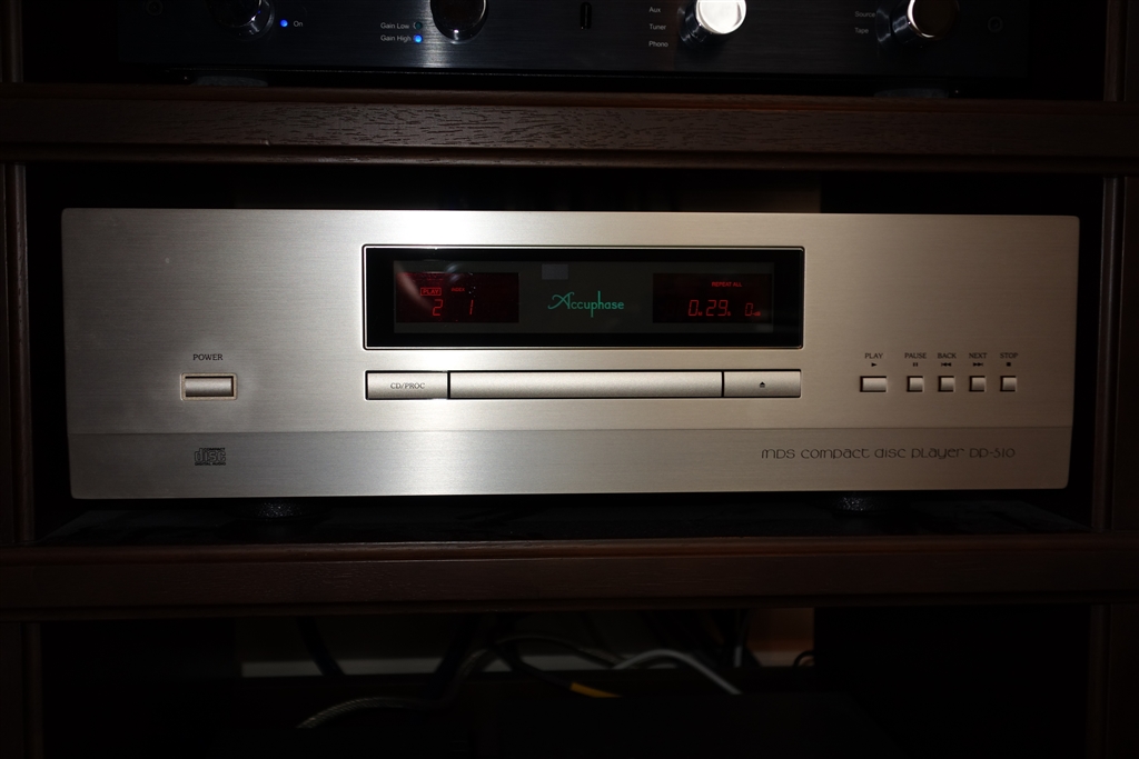 価格.com - 『ラックに収めたところです。』Accuphase DP-510 慎吉。さんのレビュー・評価投稿画像・写真「アキュフェーズの CDプレーヤーでも良い出来です。」[326282]