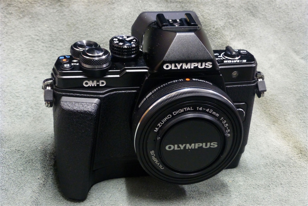 OLYMPUS OM-D E-M10 Mark2　ボディブラック + ECG-3 価格.com - 『ECG-3を付けると持ちやすい』オリンパス OM-D E