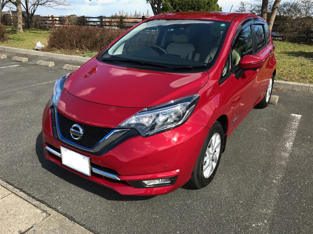 価格.com - 『色鮮やかなｶﾞｰﾈｯﾄﾚｯﾄﾞ』日産 ノート e-POWER 2016年