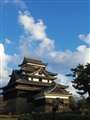 松江城　f5.6　十分な解像力を感じます。空の青も良いです。