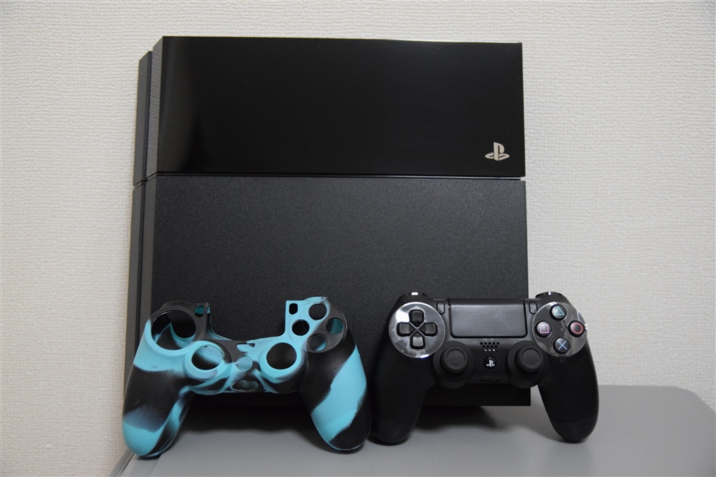 PlayStation 4 ジェット・ブラック 500GB (CUH-1100AB01)【メーカー