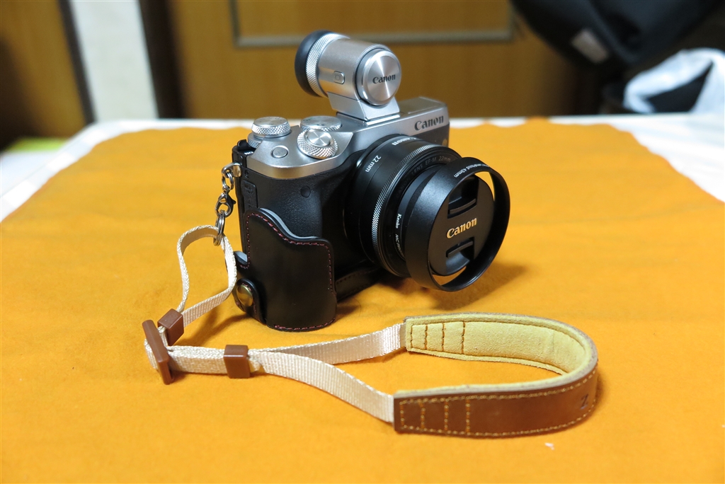 Canon EOS M6 - 22mm f2 Lens32MBのSDカード
