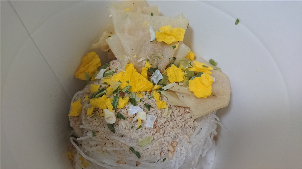 価格.com - 『内容物は麺、粉末スープ、かやくです。カップに投入し