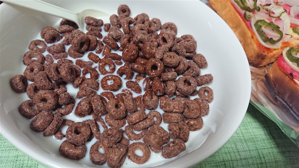 価格 Com 牛乳を注ぎます ケロッグ ココくんのチョコワ 145g Tio Platoさんのレビュー 評価投稿画像 写真 そのまま食べながら牛乳を飲むことをオススメ