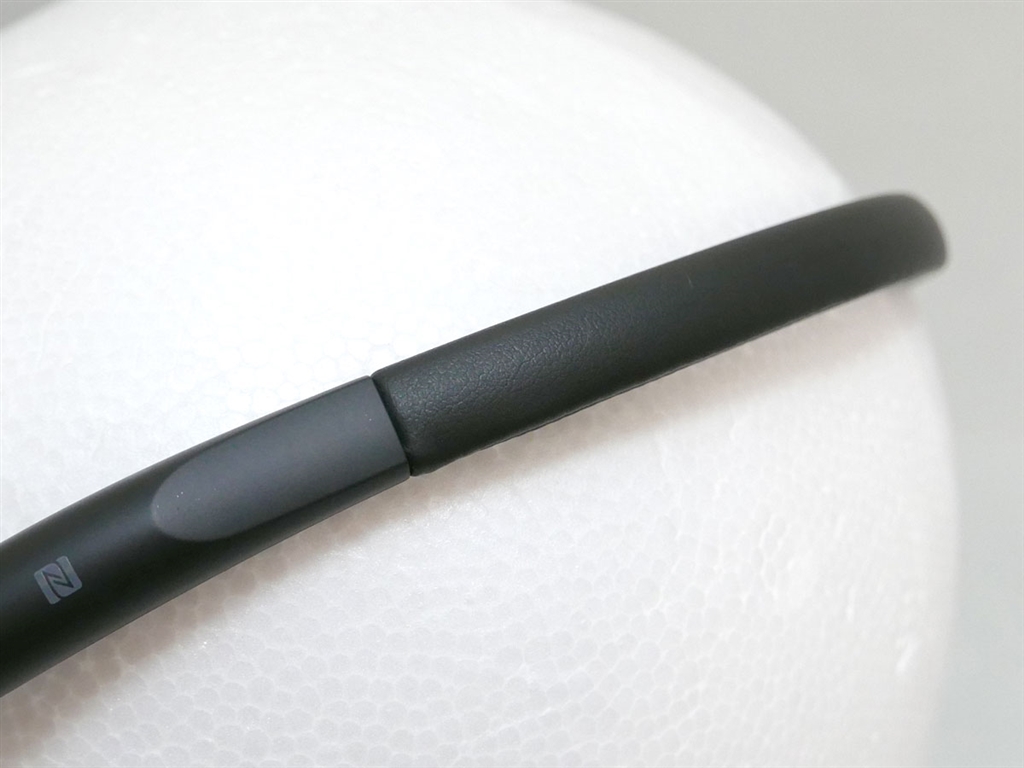 価格.com - 『ネックバンド部は柔らかい合成皮革素材で手触りも良好。』JVC CLASS-S WOOD Wireless 02 inner