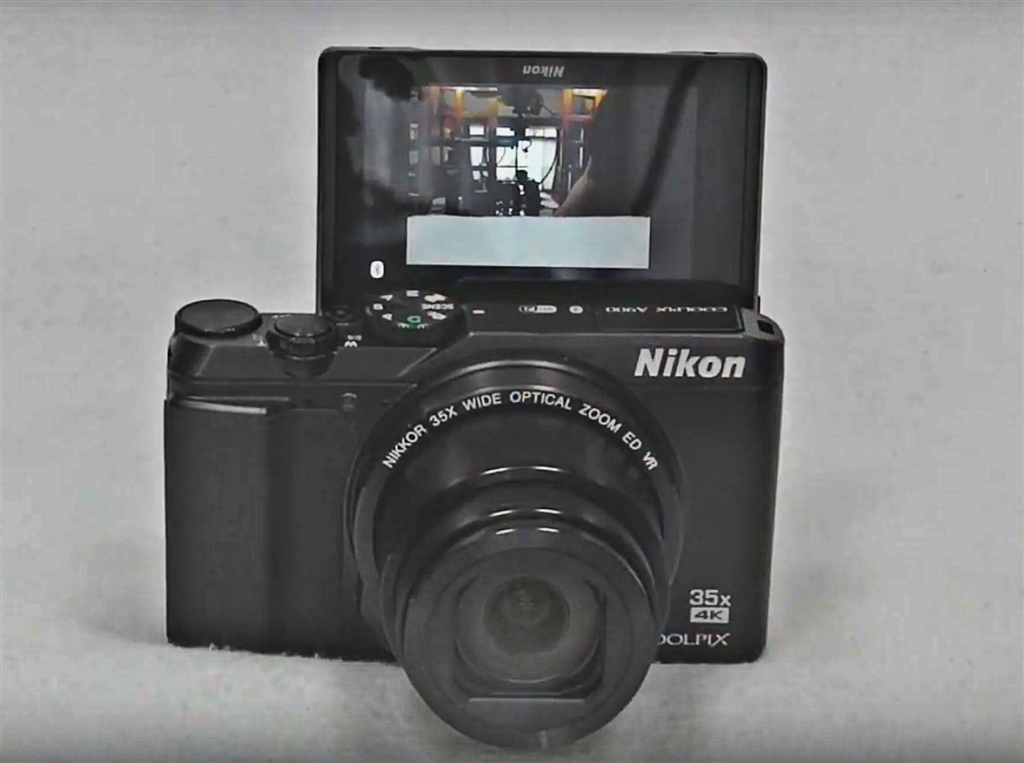 価格.com - 『液晶モニターは下方向にも。自撮りの他、ハイアングル