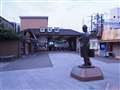 柴又駅と寅さん銅像