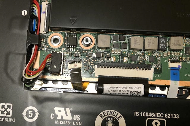 価格.com - 『（2）安全のため、メモリ交換前にバッテリーのコネクタ