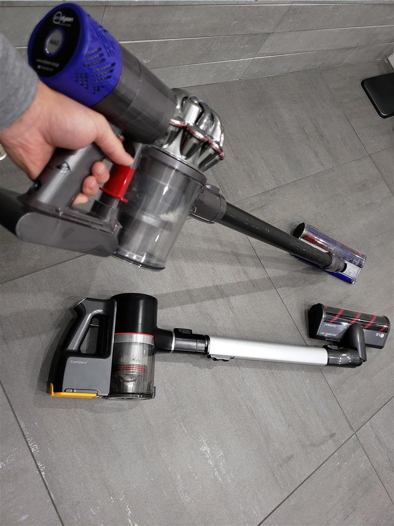 『dysonは左右に捻るとパイプが持ち上がるけど、LG CordZeroは持ち上がらない』LGエレクトロニクス