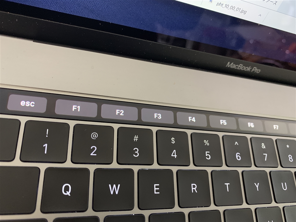 価格.com - 『Touch BarはFキーを常に表示。物理キーモデルがあってもいい』Apple MacBook Pro Retinaディスプレイ  2600/15.4 MLH32J/A [スペースグレイ] 三浦一紀さんのレビュー・評価投稿画像・写真「半年ほど使ってみて」[443742]