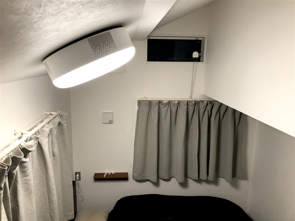 価格.com - 『寝室に設置。台形補正機能があるので斜めからでも投影できます』Aladdin X popIn Aladdin PA18U02VN  スマレンさんのレビュー・評価投稿画像・写真「引っ越し祝いに最高の一品」[444753]