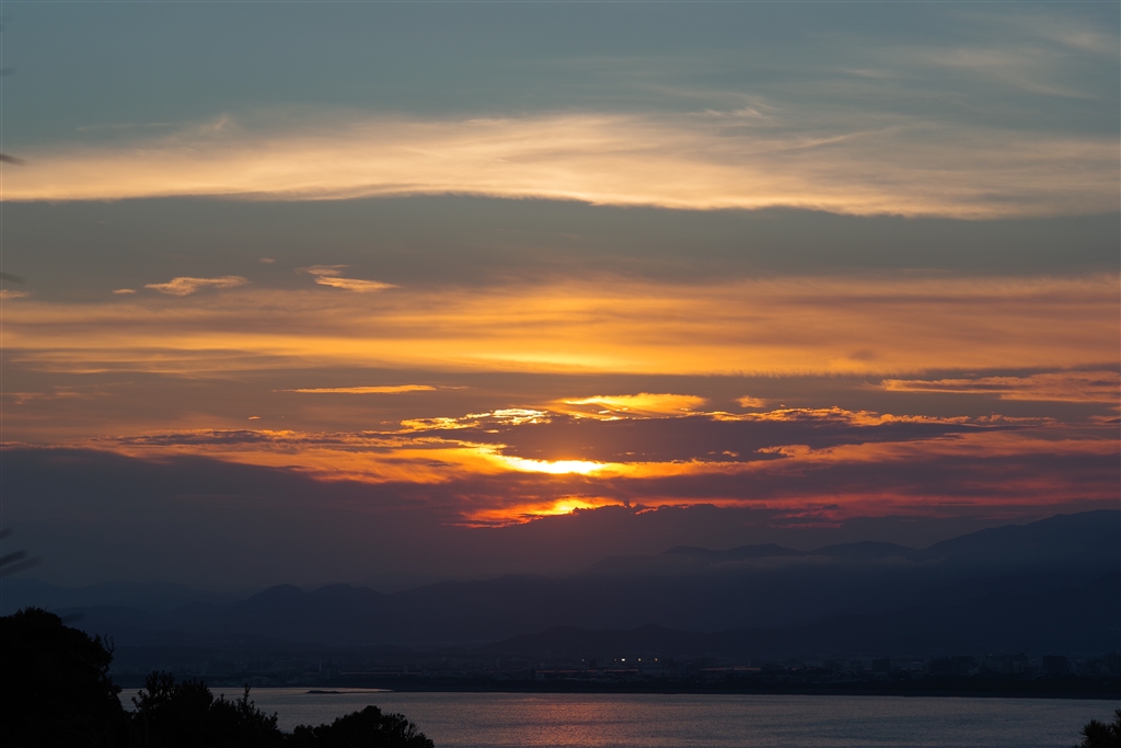 価格.com - 『江ノ島 20代最後の夕日 遠景も綺麗に撮れますし、空の色
