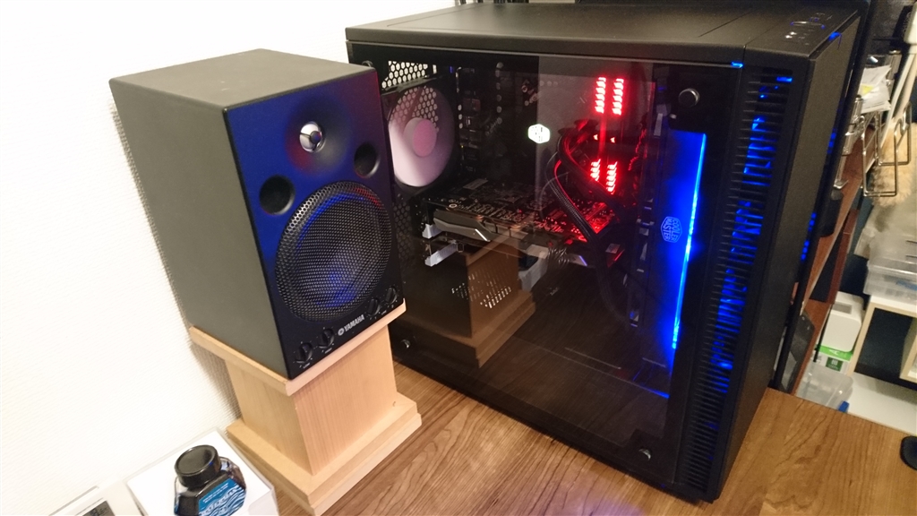 価格 Com オフィスデスクに置いたところ ガラスが映える 写真では伝わりにくいですが Fractal Design Define Mini C Tg Fd Ca Def Mini C Bk Tg ほろろろんさんのレビュー 評価投稿画像 写真 細かな気配りの宝箱 ほぼ文句なしの 物づくり