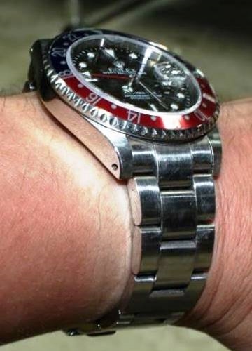 価格.com - 『海で日焼けした腕に、すり傷だらけのGMT』ロレックス