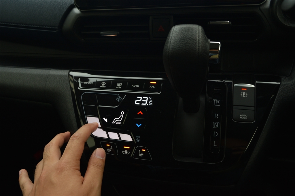 価格 Com タッチパネルオートエアコンは直感的な操作性となり 滑らすだけで風量調整ｏｋ 三菱 Ekクロス 19年モデル E Extraさんのレビュー 評価投稿画像 写真 Suvっぽさは薄めかな