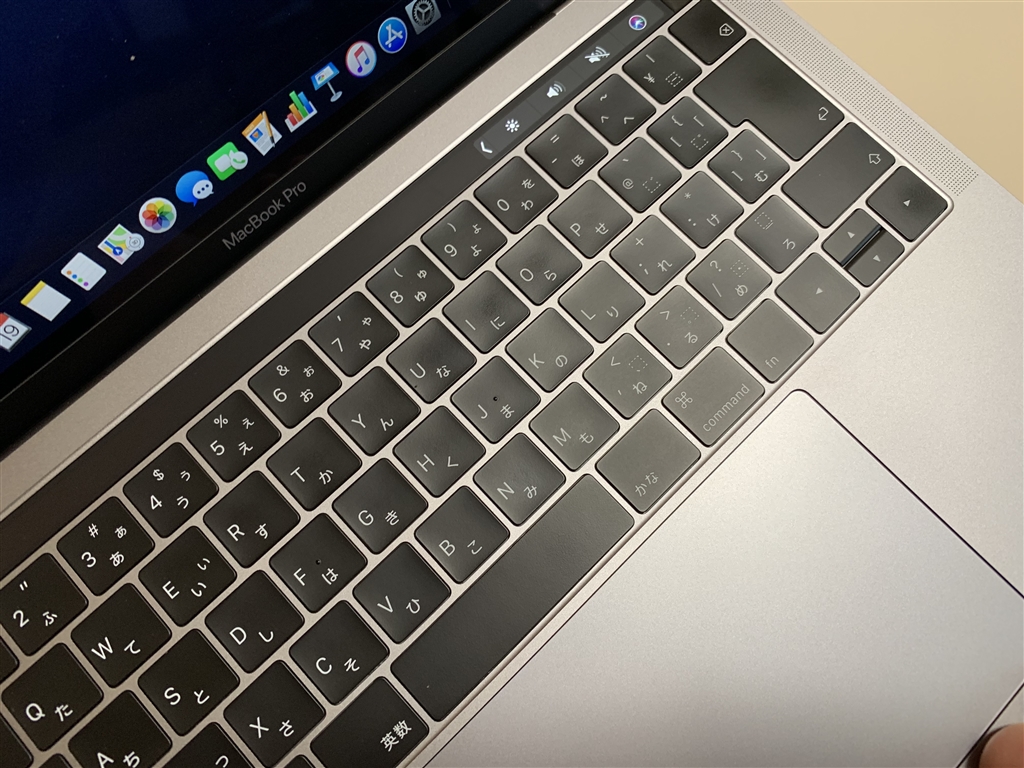 価格.com - 『キーのテカリが気になります。耐摩耗性を向上させてほしいです』Apple MacBook Pro Retinaディスプレイ  2300/13.3 MR9R2J/A [スペースグレイ] ジャイアン鈴木さんのレビュー・評価投稿画像・写真「拡張性以外は不満なし！  でもそろそろ新型がほしいですね ...