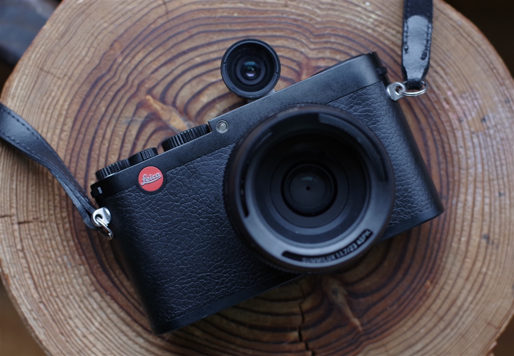 価格.com - 『28mmの光学ファインダーと43mmのフードを着用しています』ライカ LEICA X Typ 113 [ブラック]  屋久丸さんのレビュー・評価投稿画像・写真「初めてのライカ。ファインダーがあれば完璧。」[462154]