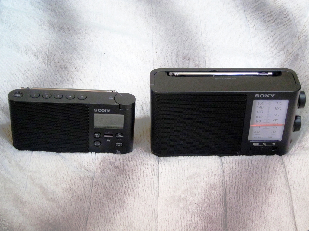 価格 Com Xdr 56tvとのサイズ比較です Sony Icf 506 Y Yamaneさんのレビュー 評価投稿画像 写真 隠れた高感度ラジオ です