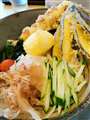 「うどん市」さんのぶっかけうどん。AIで「フード」と認識。