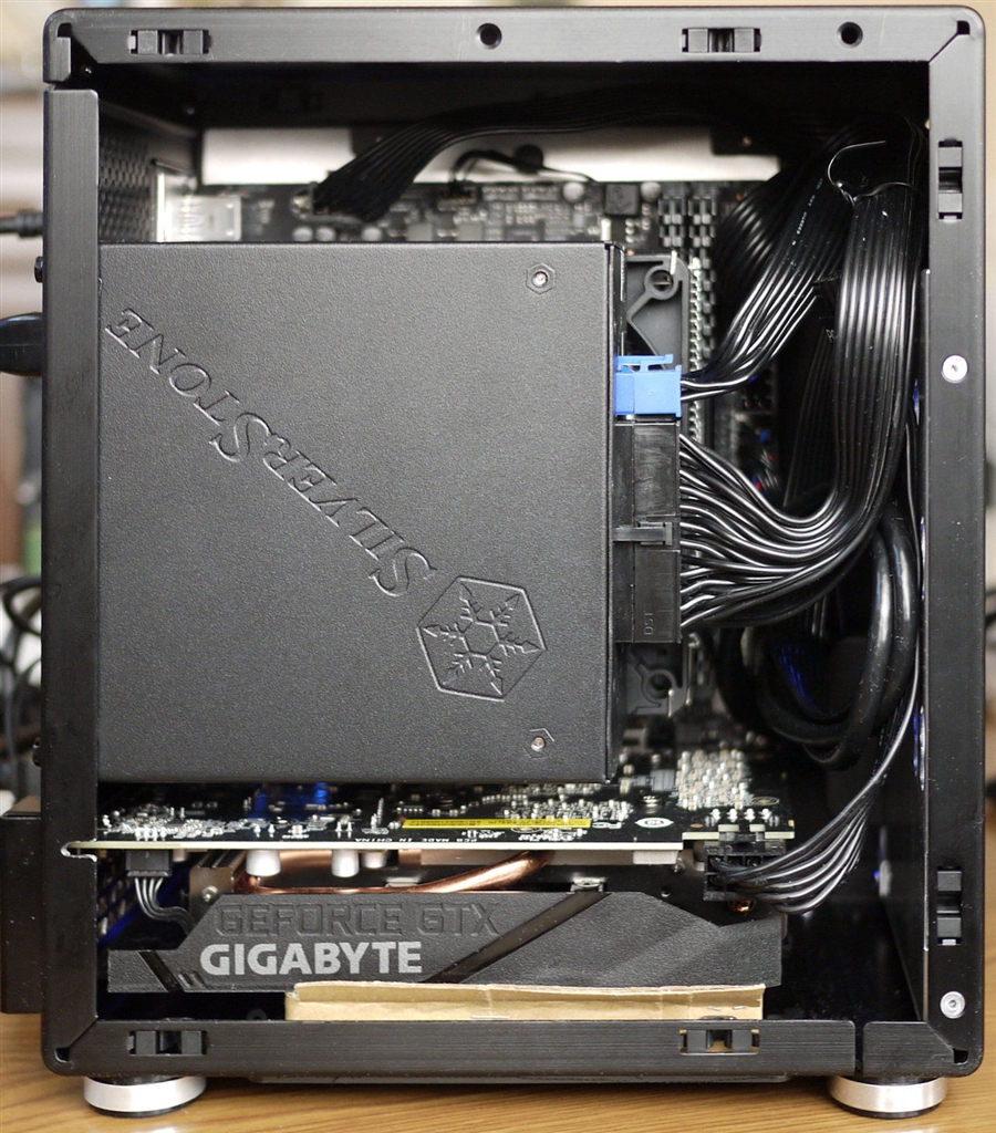 LIAN LI PC-Q21B　ハードディスク　メモリなし LIAN LI PC-Q21B ハードディスク メモリなし LIAN LI PC-Q21B